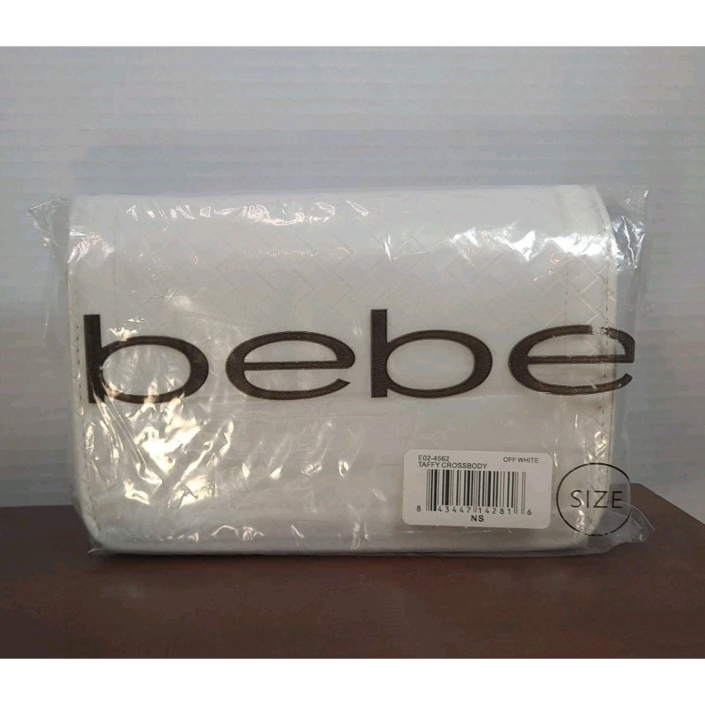 NWT Bebe Taffy Crossbody Purse Off White Color Gold Chain Strap E02-4562